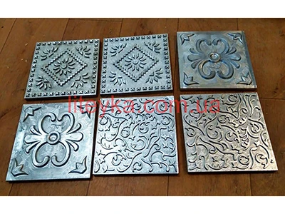 Replaceable patterned aluminum inserts for casting oven doors