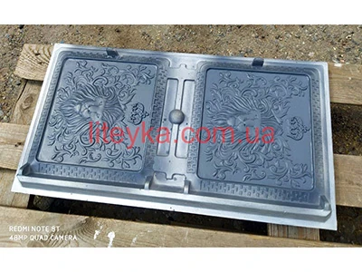 Model equipment with artistic engraving for oven doors