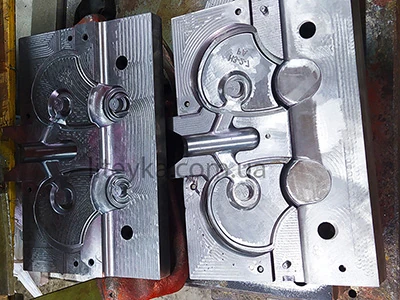 Кокіль для лиття кронштейна