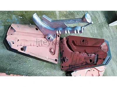 Кокіль з алюмінієвим виливком