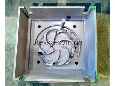 Верхня напівформа направляючого апарату для формувальної лінії ХТС