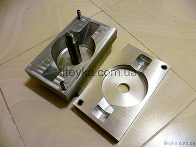 Прес-форма ЛВМ кронштейна