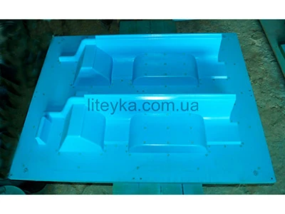 Нижня підмодельна плита