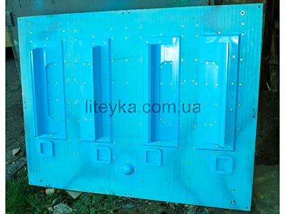 Модельне оснащення кронштейна, нижня половина