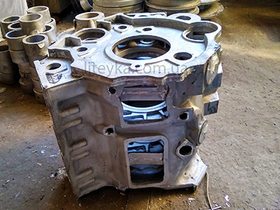 Виливка блок-картера 4
